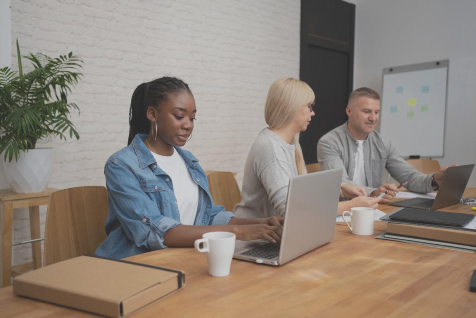 Oficinas modernas de flanqioriva donde desarrollamos estrategias de análisis de rentabilidad